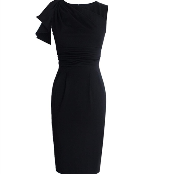 VfEmage Dresses & Skirts - VfEmage Ruched black dress!!